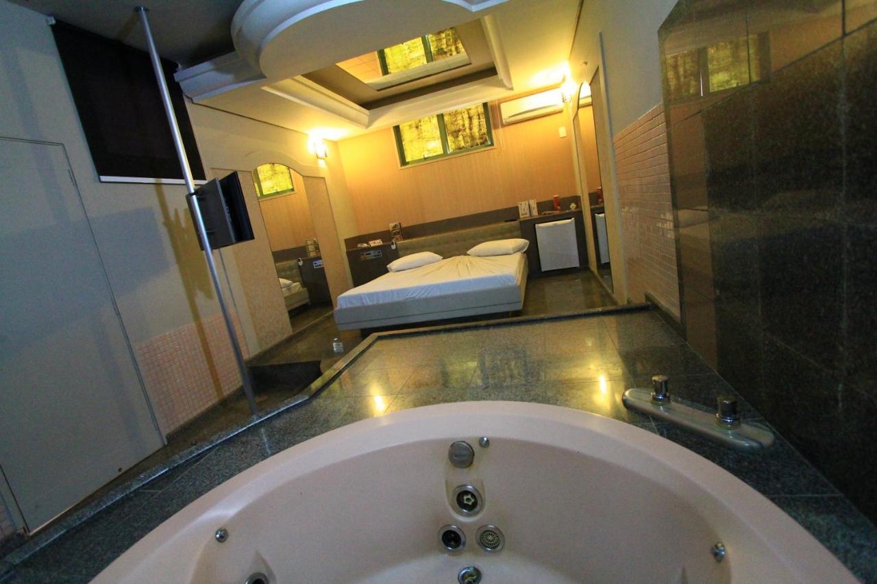 Movie Inn Motel E Hospedagem (Adults Only) Ribeirao Preto Exterior photo