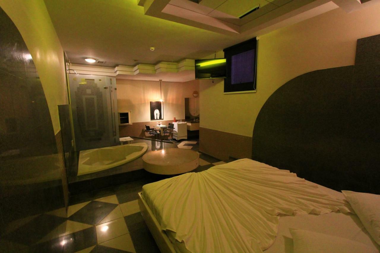 Movie Inn Motel E Hospedagem (Adults Only) Ribeirao Preto Exterior photo